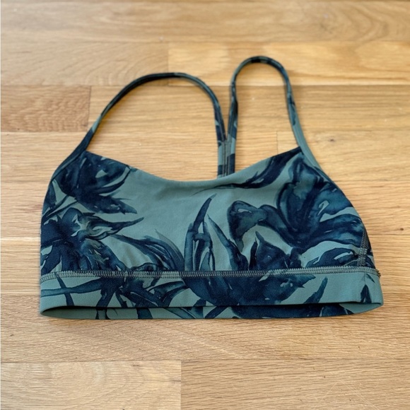 Lululemon Flow Y Nulu sports bra in a green and blue floral or botanical print - Picture 4 of 5